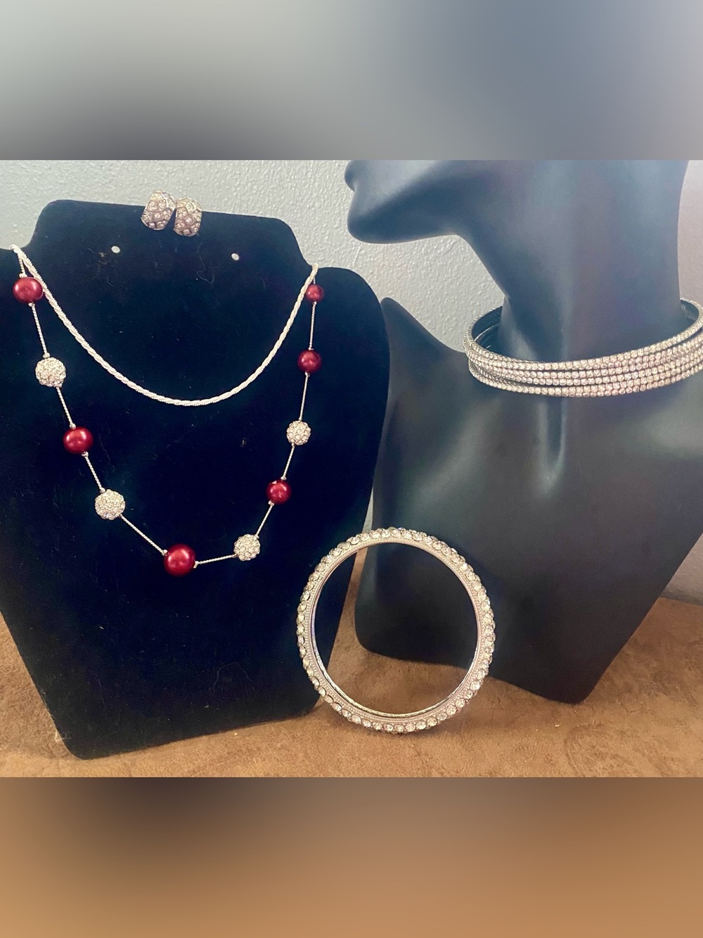 Elegant Red Pearl and Crystal Necklace Set by